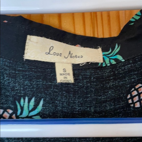 Cropped Pineapple Button Up Blouse - Picture 4 of 5